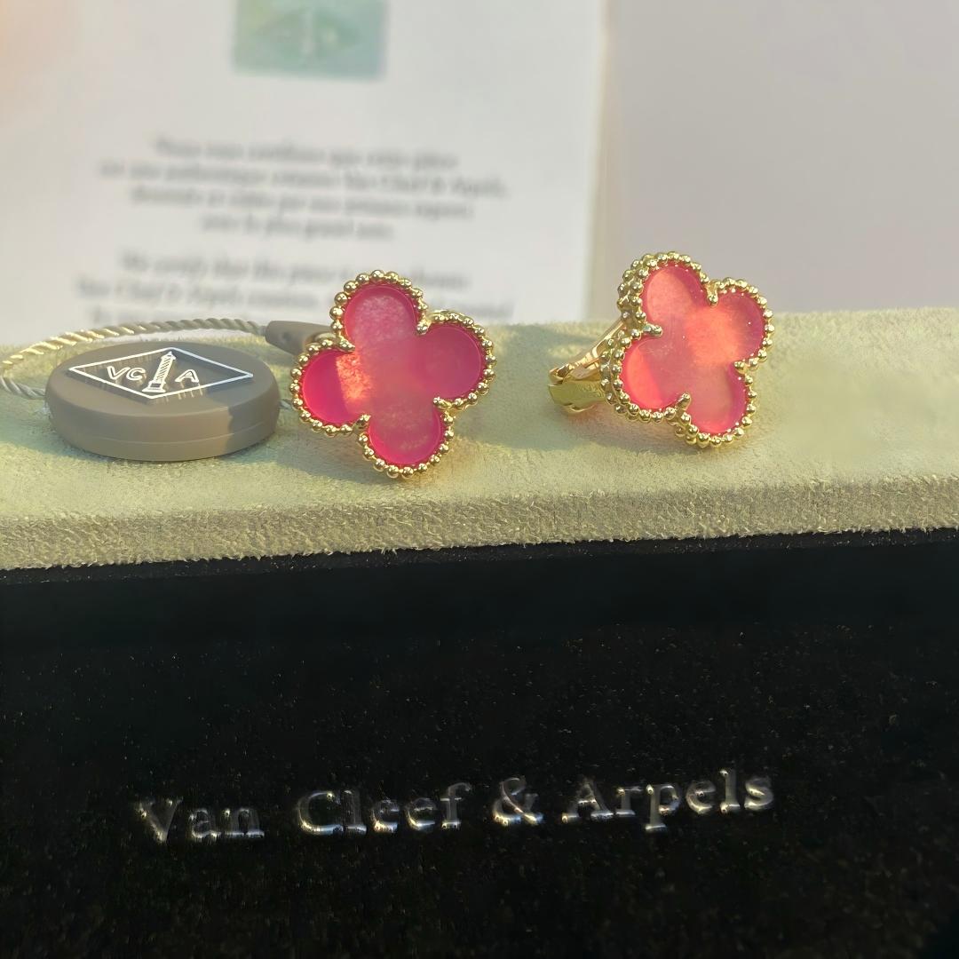 [Riva  Jewelry]NEW CLOVER 15MM PINK ENAMEL STUD EARRINGS