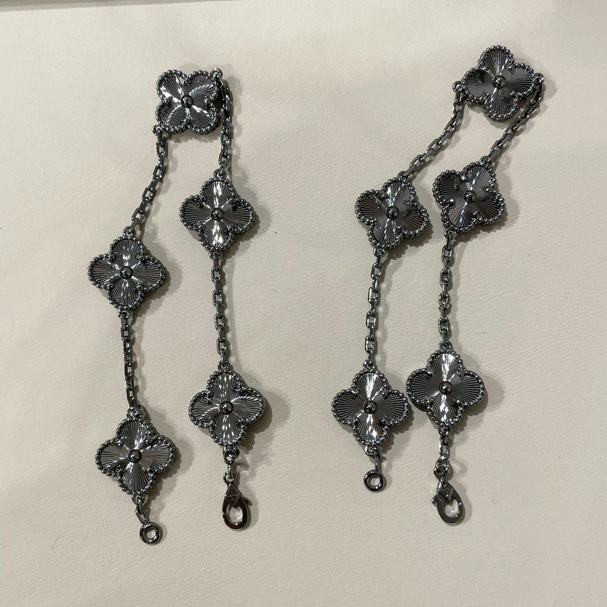 [Riva Jewelry ]CLOVER 5 MOTIF BLACK BRACELET