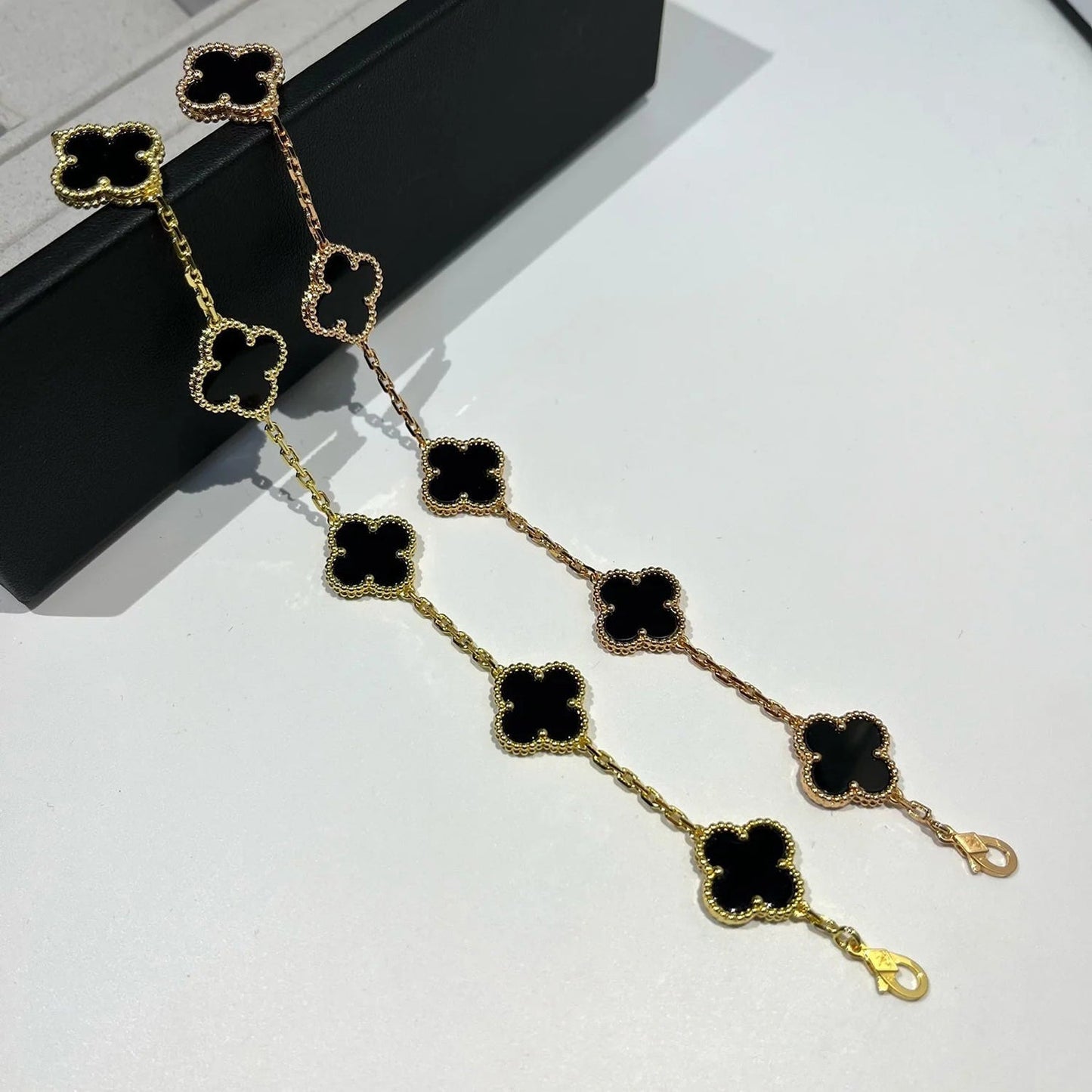 [Riva Schmuck]Glückskleeblatt-Armband mit 5 Motiven - SCHWARZE ONYX-KOLLEKTION