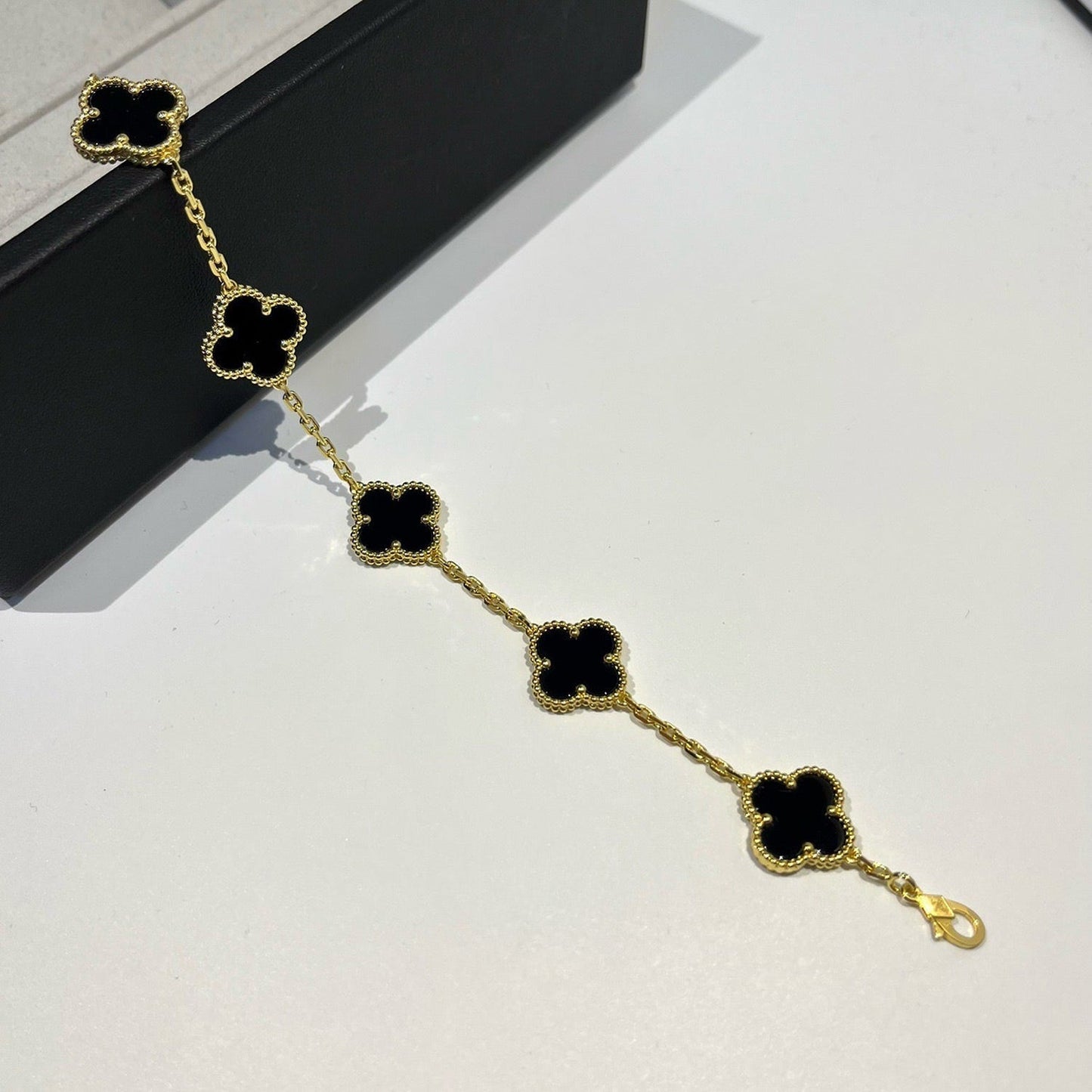[Riva Schmuck]Glückskleeblatt-Armband mit 5 Motiven - SCHWARZE ONYX-KOLLEKTION