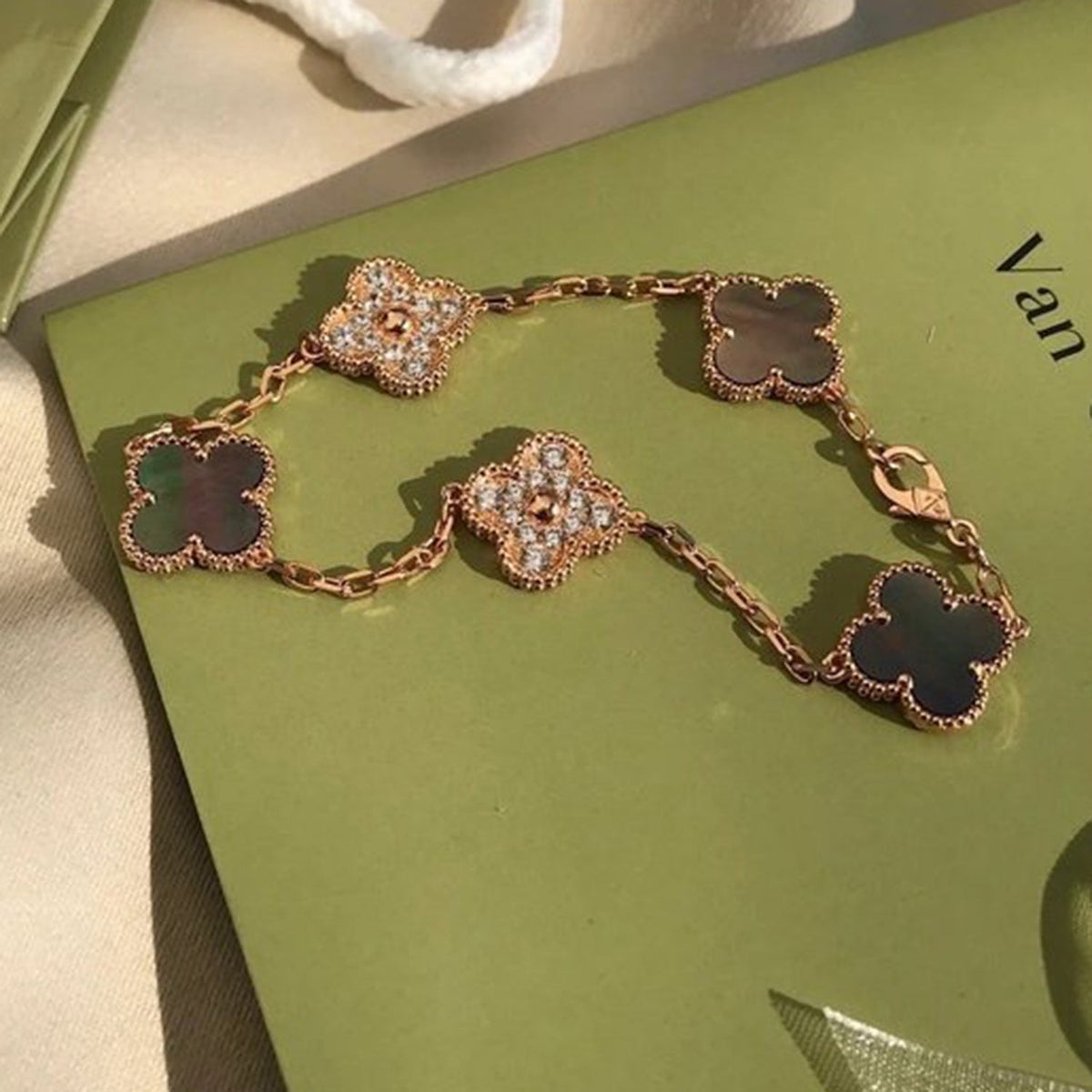 [Riva Jewelry ] CLOVER 5 MOTIF GRAY MOP BRACELET COLLECTION