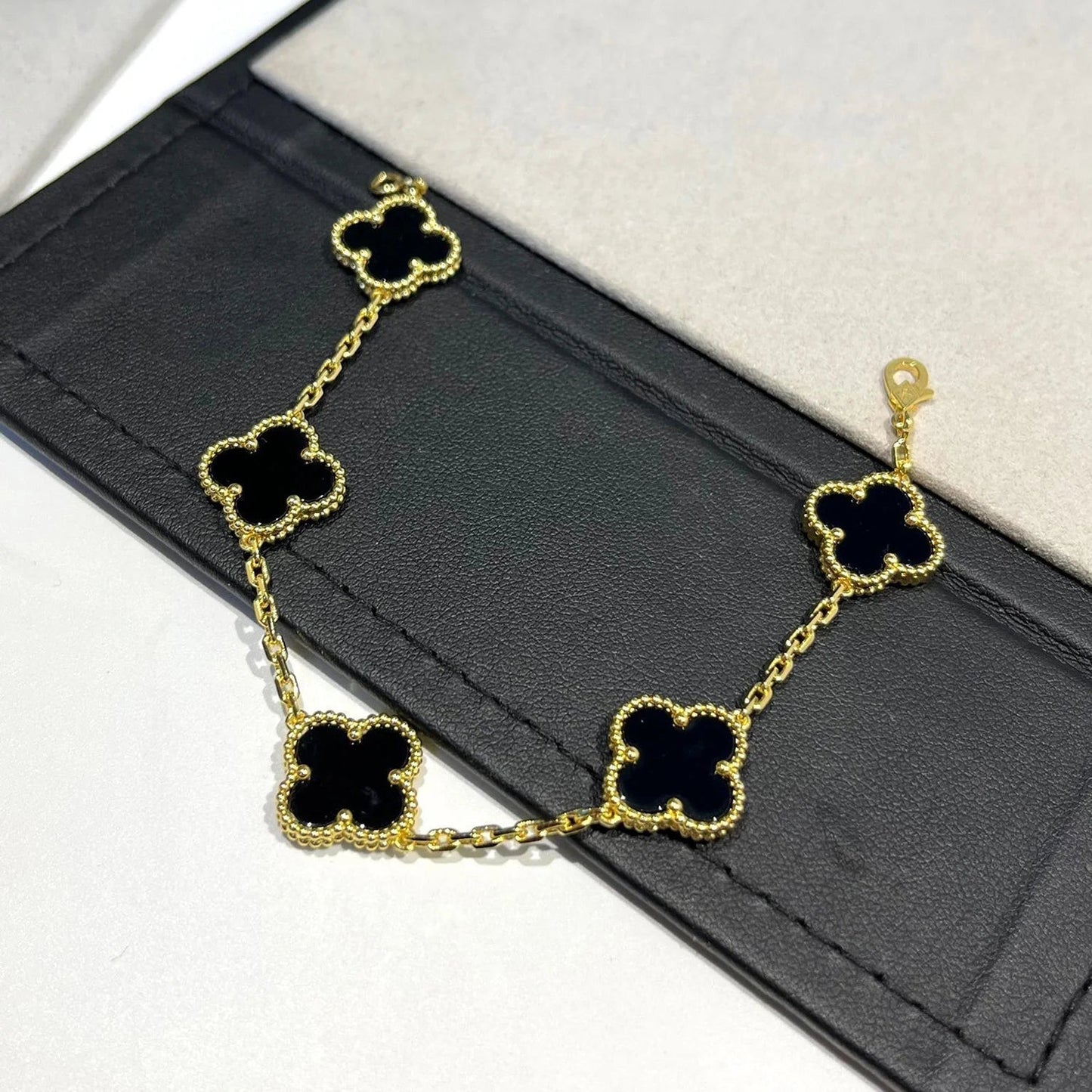 [Riva Schmuck]Glückskleeblatt-Armband mit 5 Motiven - SCHWARZE ONYX-KOLLEKTION