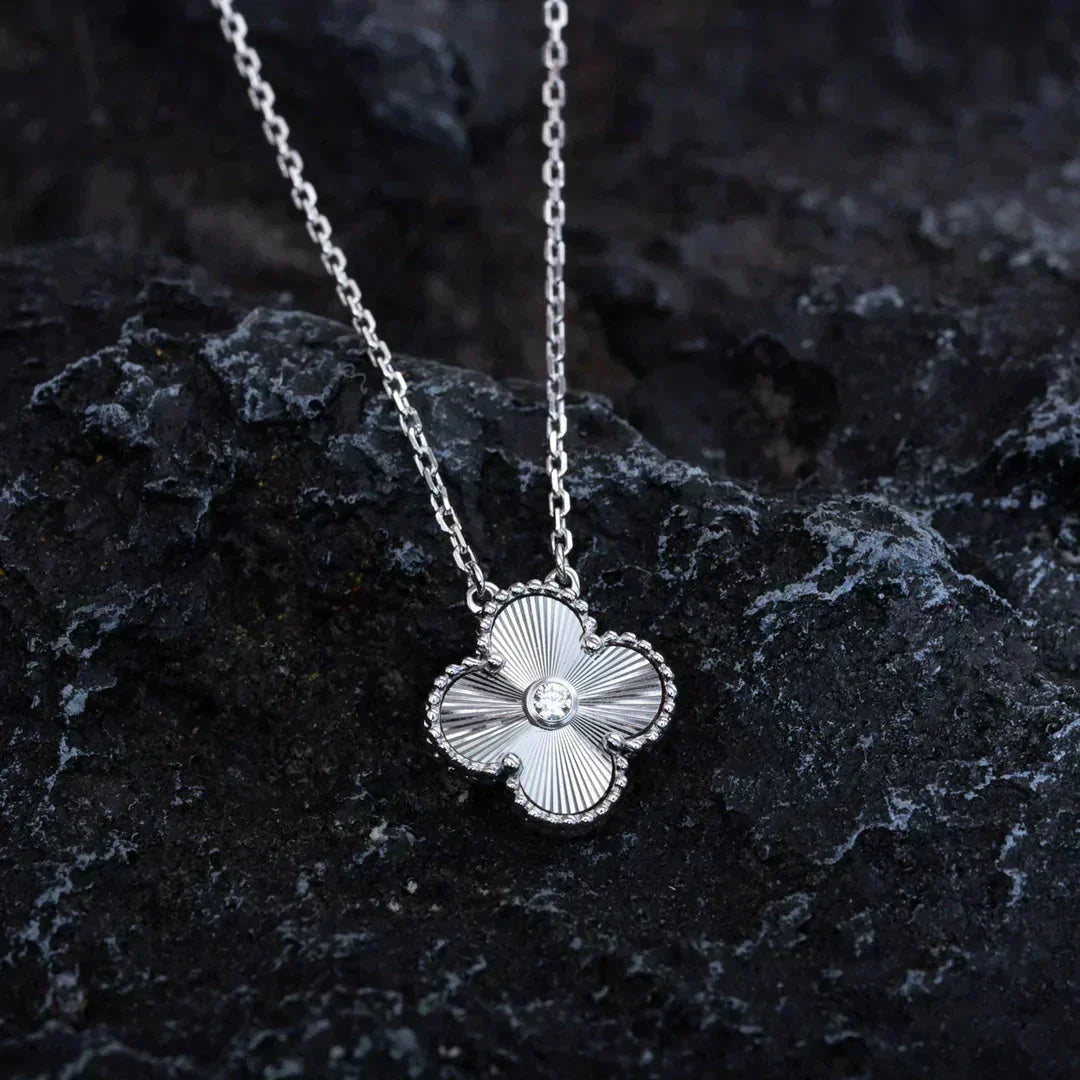 [Riva Jewelry ]CLOVER  15MM DIAMOND LASER NECKLACE SILVER
