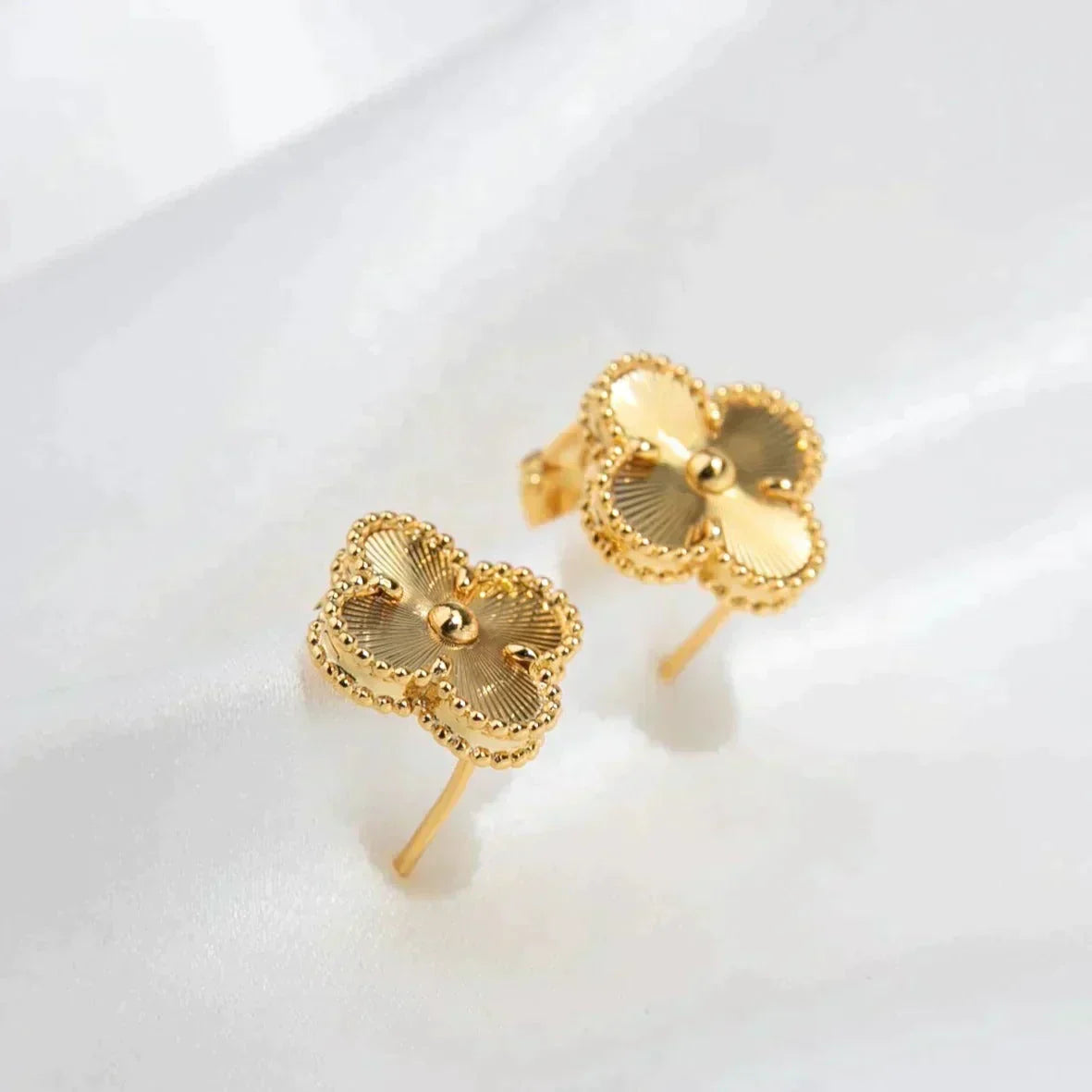 [Riva Jewelry ]CLOVER MEDIUM 1 MOTIFS LASER EARRINGS