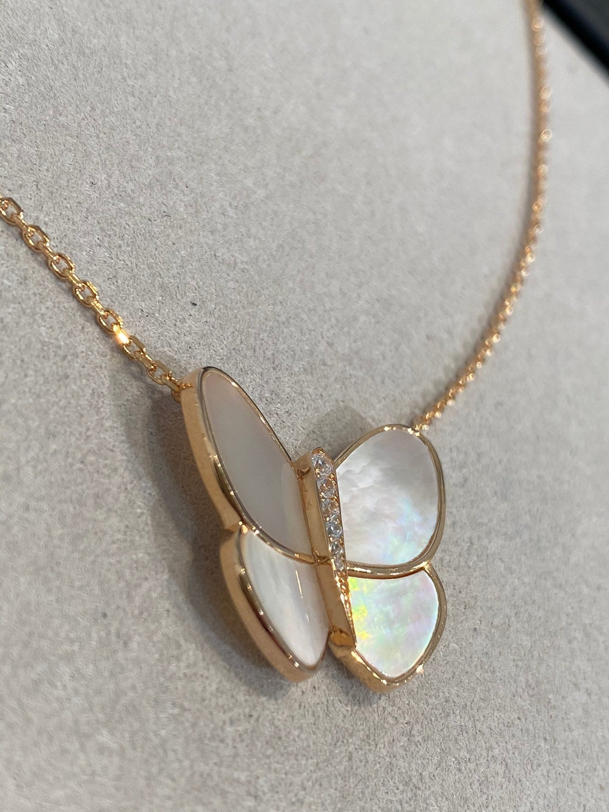 [Riva Jewelry ]BUTTERFLY GOLD MOP DIAMOND NECKLACE