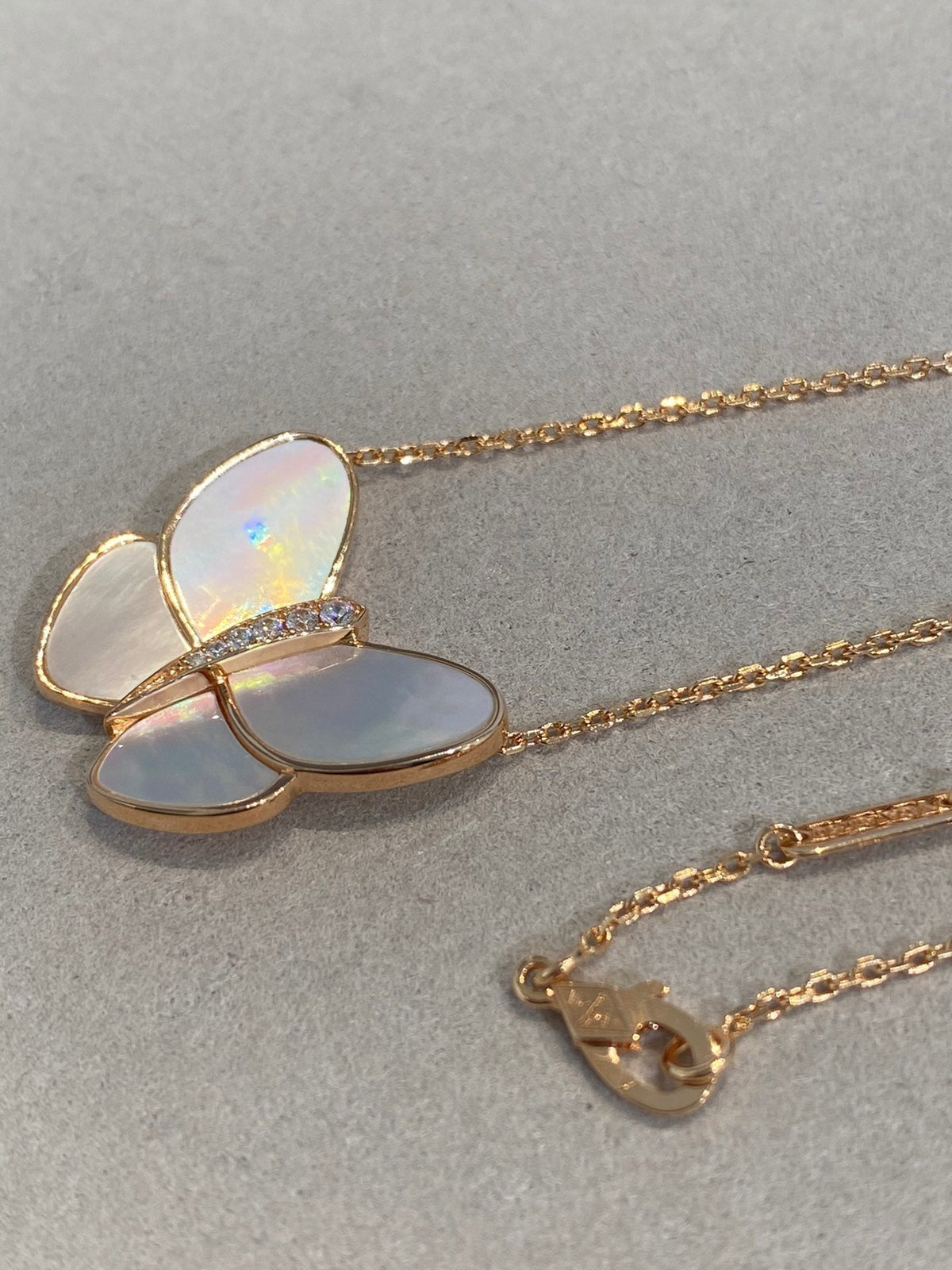 [Riva Jewelry ]BUTTERFLY GOLD MOP DIAMOND NECKLACE
