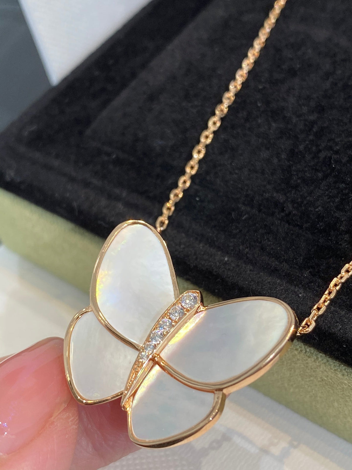 [Riva Jewelry ]BUTTERFLY GOLD MOP DIAMOND NECKLACE