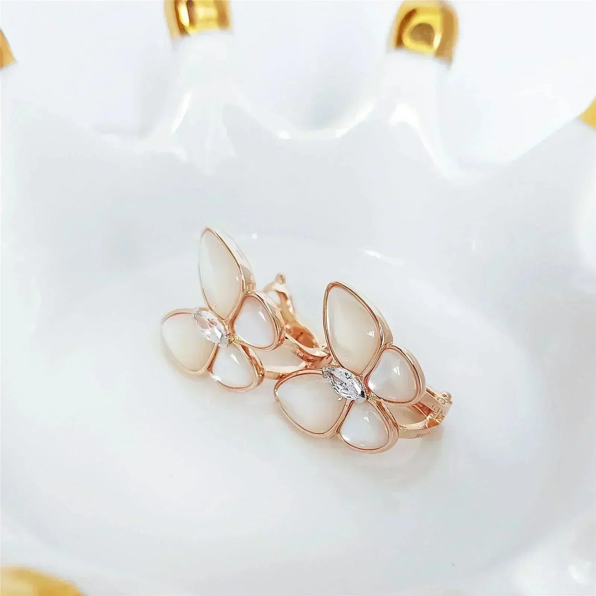 [Riva Jewelry ]BUTTERFLY MOP DIAMOND EARRINGS