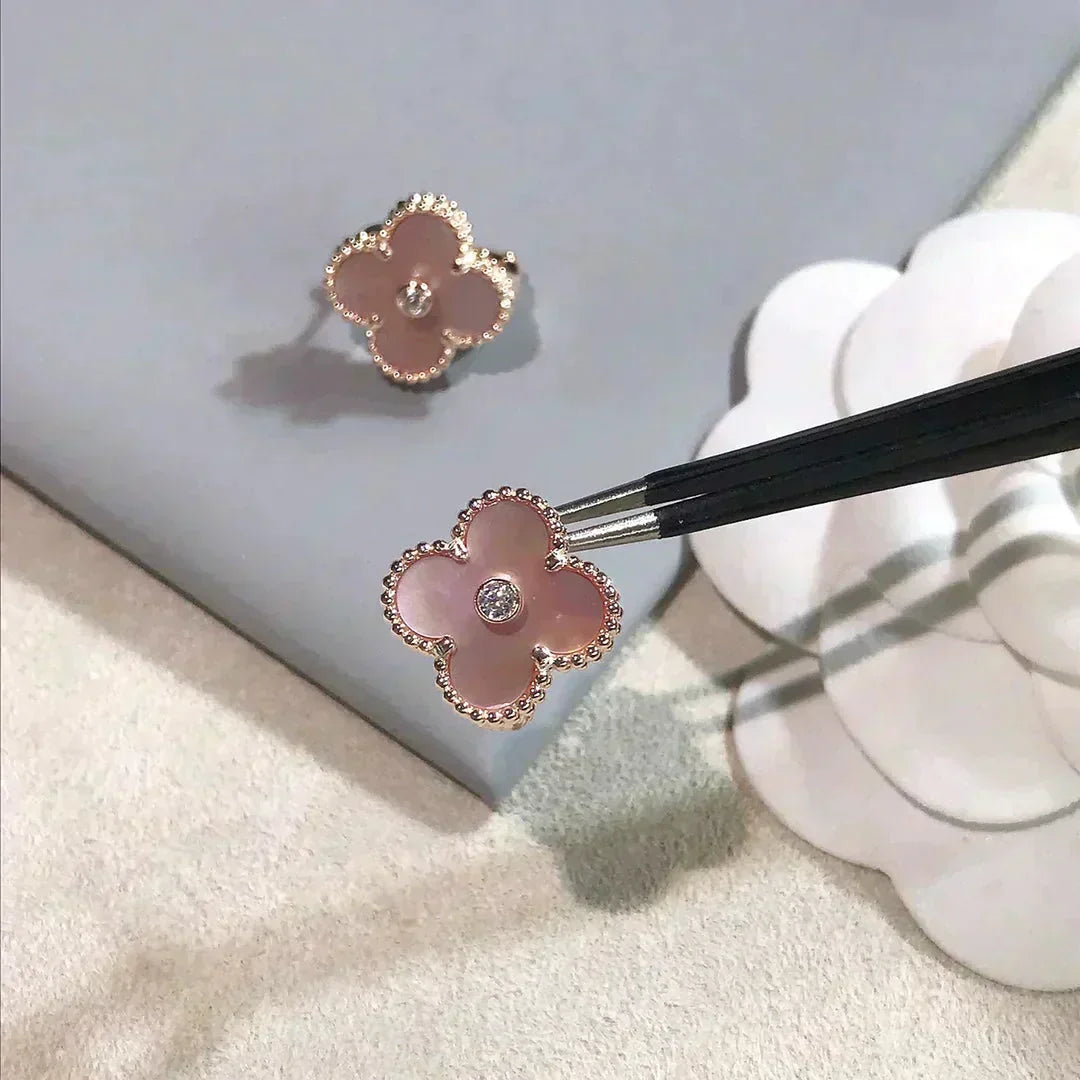 [Riva Jewelry ]CLOVER MEDIUM 1 MOTIFS  PINK MOP DIAMOND EARRINGS