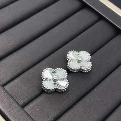 [Riva Jewelry ]CLOVER MINI 9.5MM LASER EARRINGS