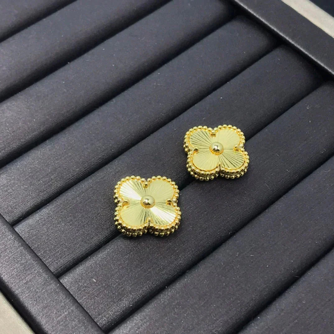 [Riva Jewelry ]CLOVER MINI 9.5MM LASER EARRINGS