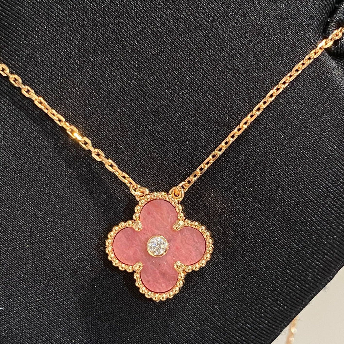 [Riva Jewelry ]CLOVER 15MM DIAMOND RHODONITE NECKLACE