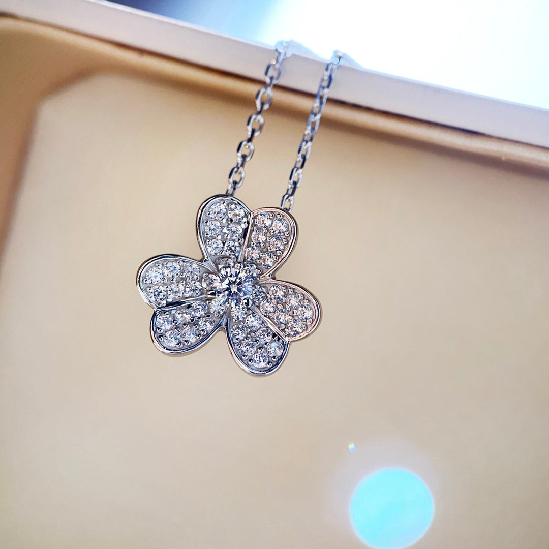 [Riva Jewelry ]CLOVER DIAMOND NECKLACE SILVER