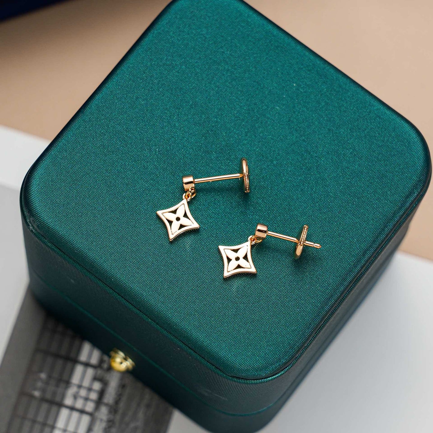[Riva Jewelry]STERN-OHRRINGE GOLD