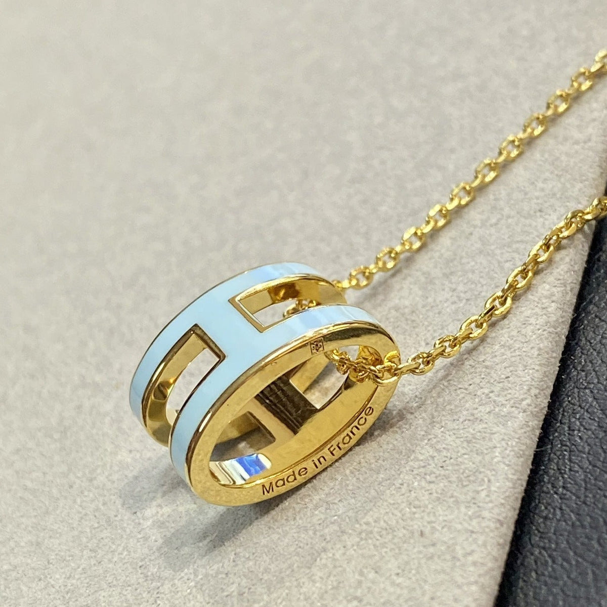 [Riva Jewelry ]POP H LIGHT BLUE NECKLACE