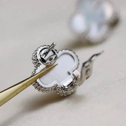 [Riva Jewelry ]CLOVER MEDIUM 1 MOTIFS  WHITE MOP EARRINGS SILVER