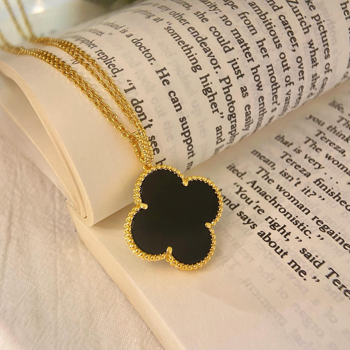 [Riva Jewelry ]CLOVER 25MM NECKLACE GOLD ONYX