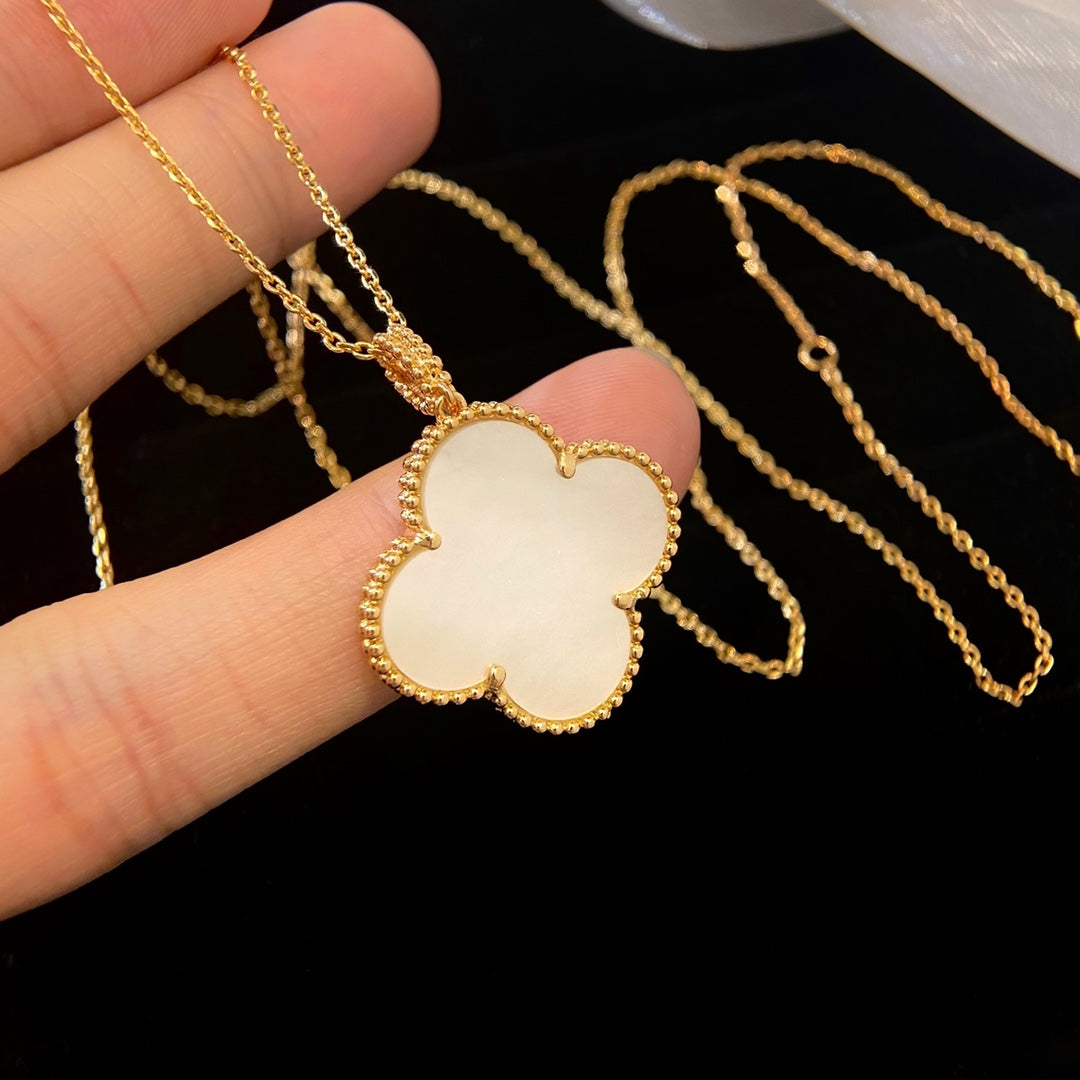 [Riva Jewelry ]CLOVER 25MM MOP LARGE PENDANT NECKLACE