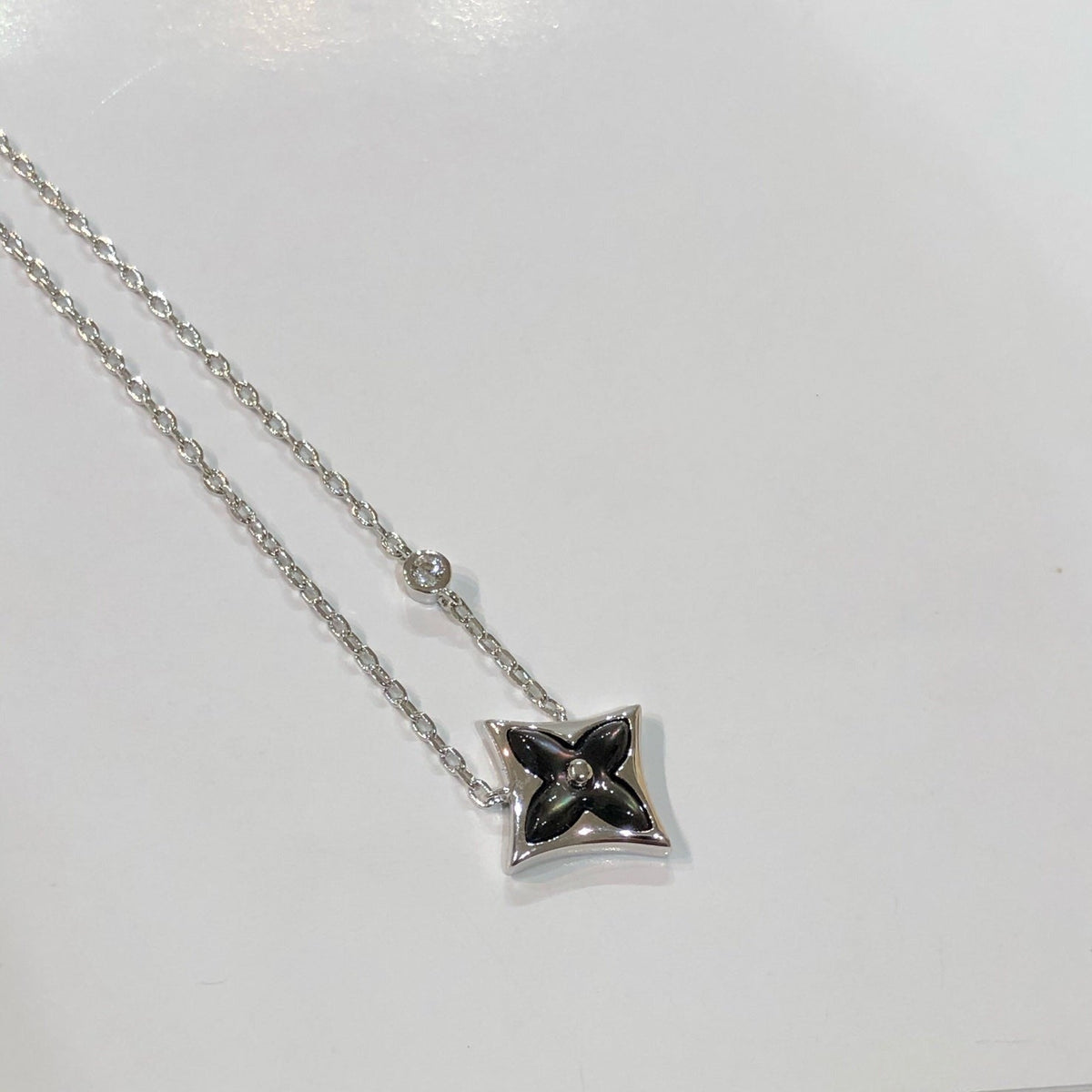 [Riva Jewelry ]STAR BLACK MOP NECKLACE