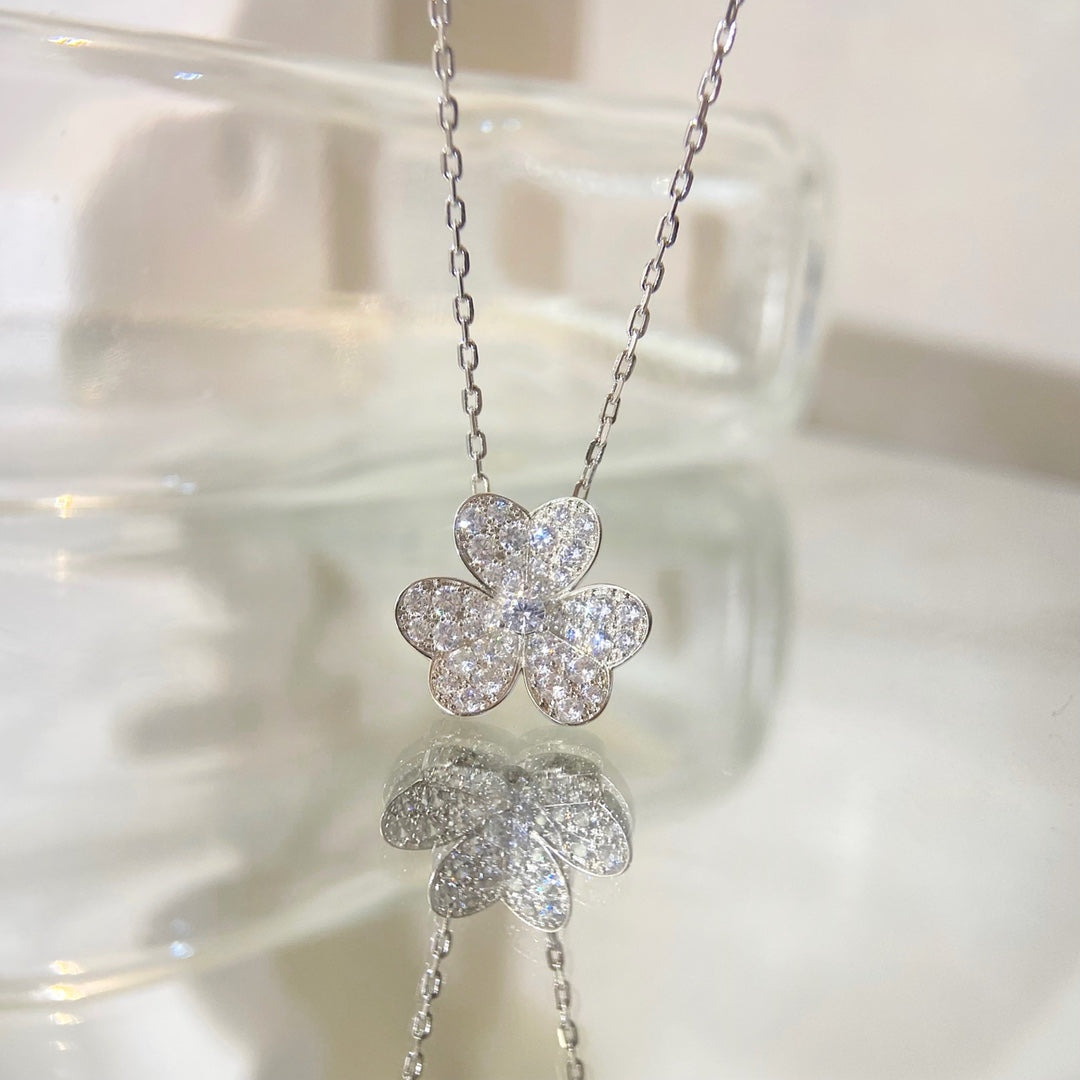 [Riva Jewelry]PAVÉ DIAMANT BLUMENANHÄNGER HALSKETTE