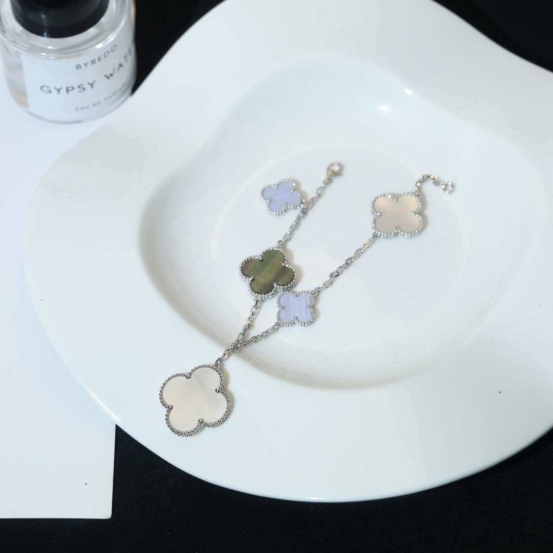 [Riva Jewelry ]CLOVER BRACELET 5 MOTIFS MOP CHALCEDONY SILVER