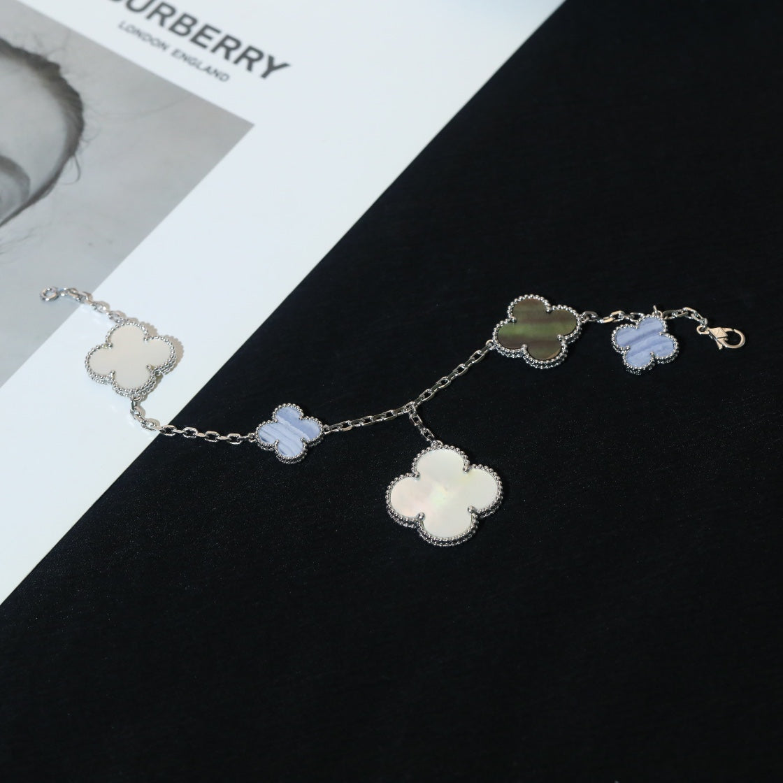 [Riva Jewelry ]CLOVER BRACELET 5 MOTIFS MOP CHALCEDONY SILVER