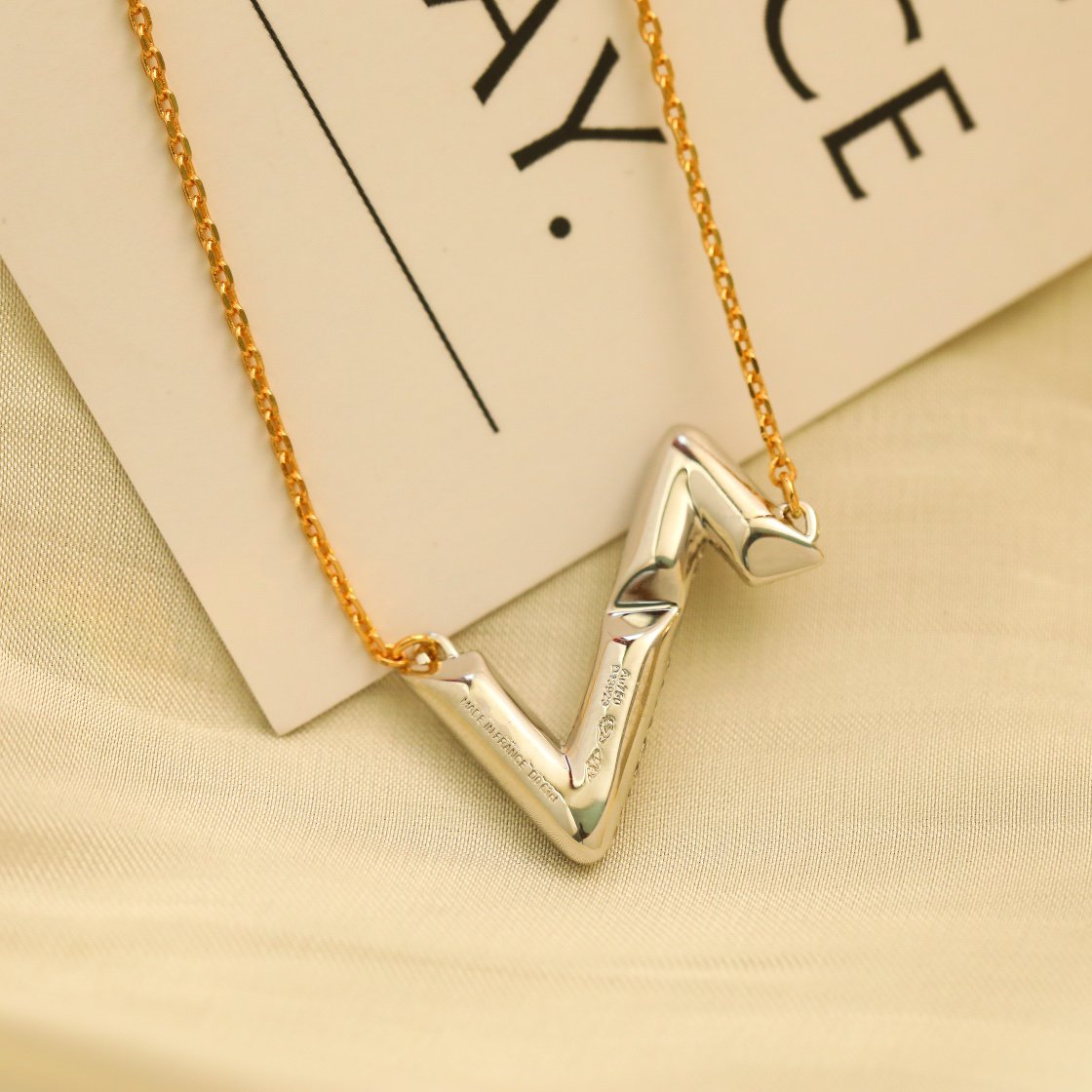 [Riva Jewelry ]VOLT SILVER DIAMOND PEDANT NECKLACE