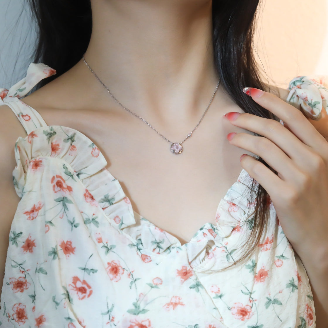 [Riva Jewelry ]SUN PEDANT PINK GOLD 1 DIAMOND NECKLACE