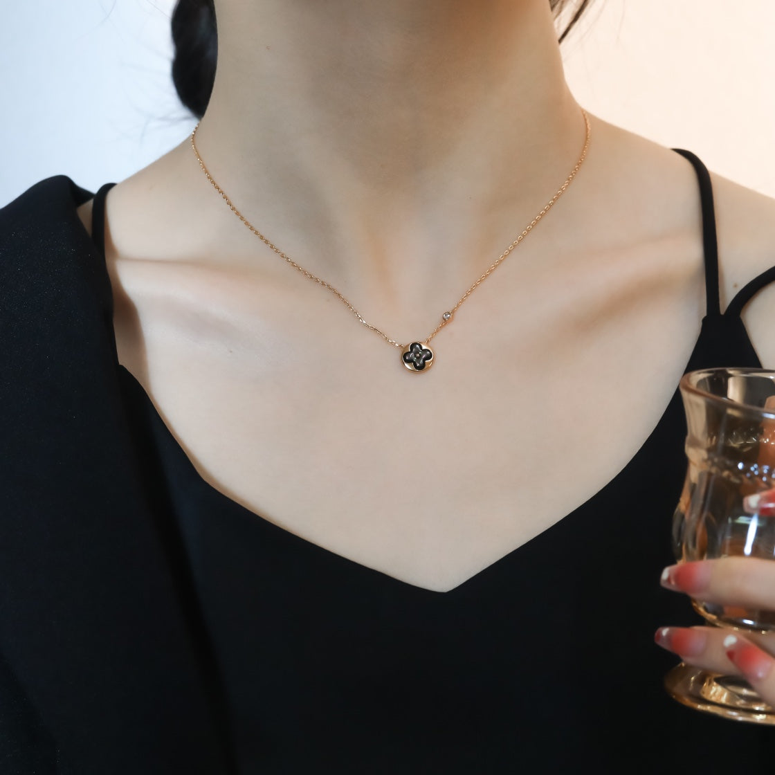 [Riva Jewelry ]SUN PEDANT PINK GOLD 1 DIAMOND NECKLACE