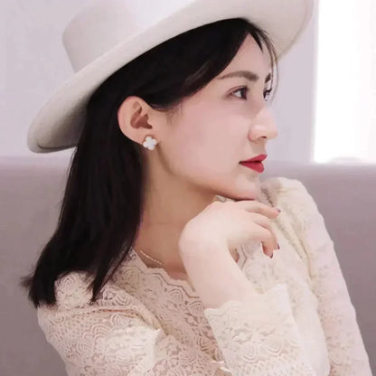[Riva Jewelry ]CLOVER MEDIUM 1 MOTIFS  WHITE MOP STUD EARRINGS