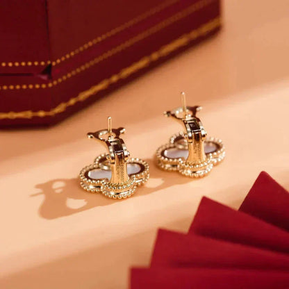 [Riva Jewelry ]CLOVER MEDIUM 1 MOTIFS  WHITE MOP STUD EARRINGS