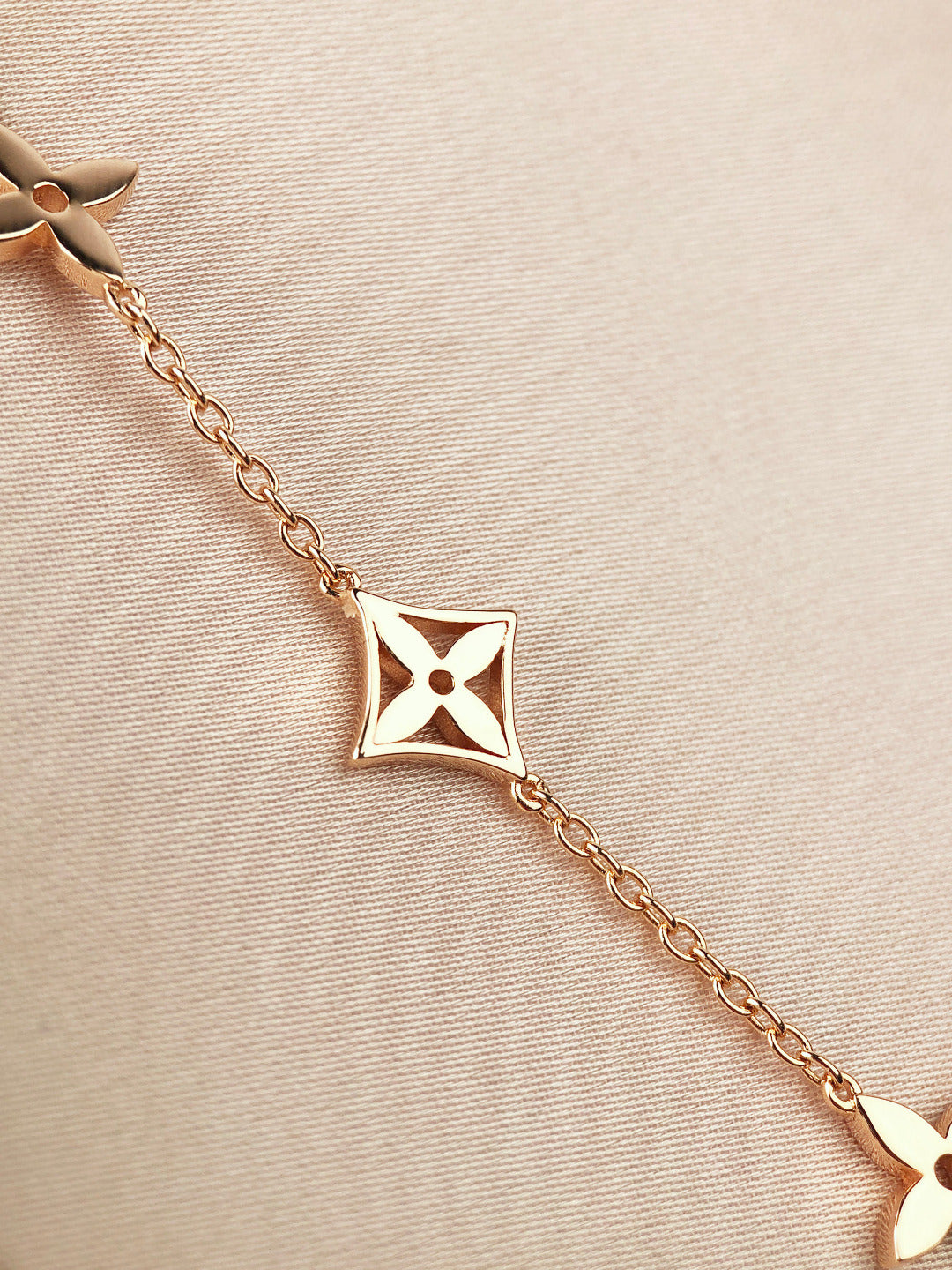 [Riva Jewelry ]STAR AND SUN 7 MOTIFS GOLD BRACELET