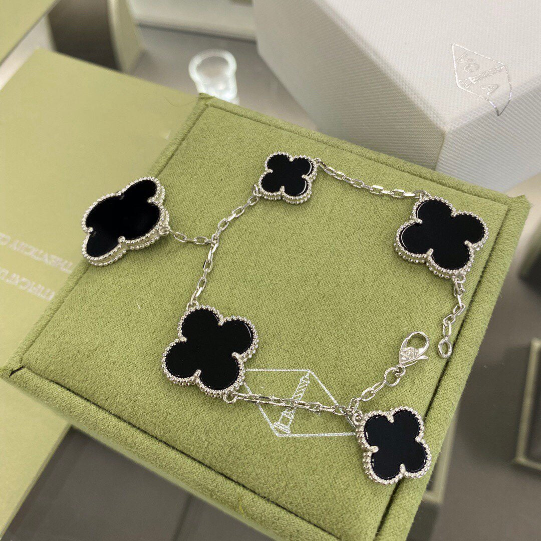 [Riva Jewelry ]CLOVER 5 MOTIFS SIVLER ONYX BRACELET