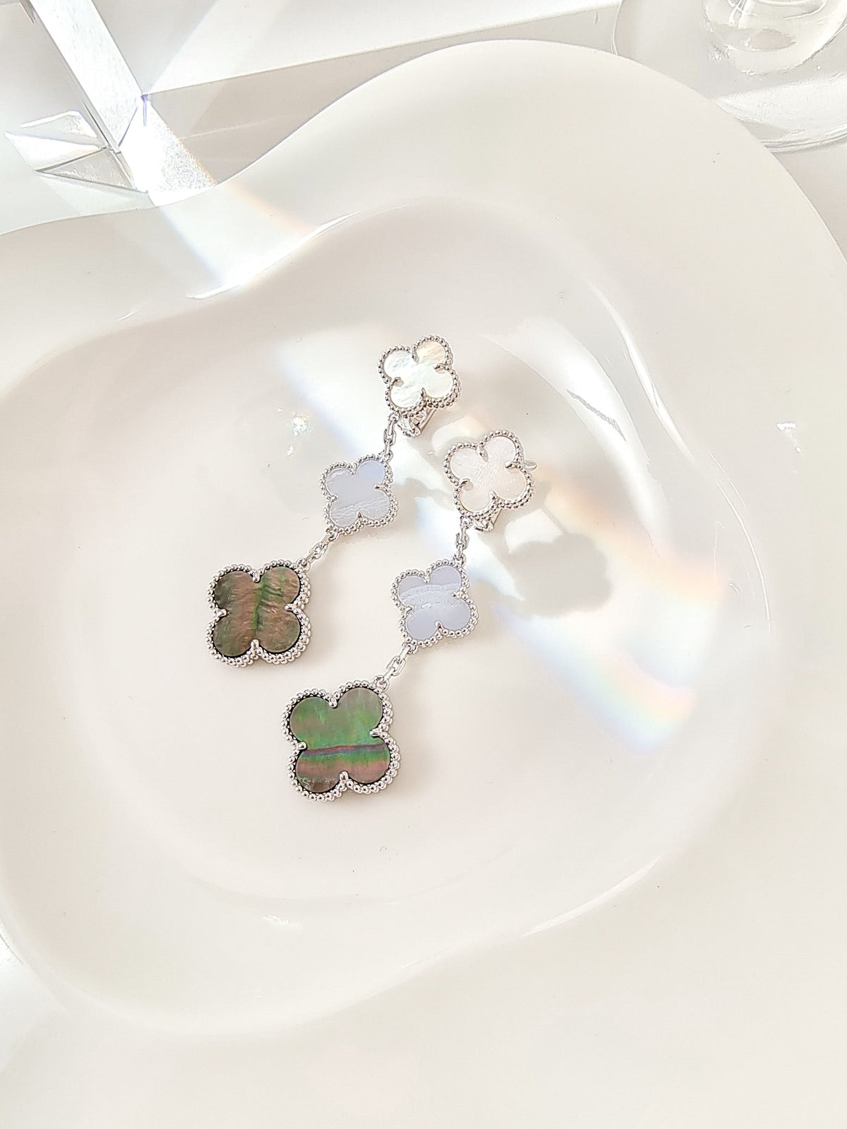 [Riva Jewelry ]CLOVER 3 MOTIFS CHALCEDONY DARK MOP SILVER EARRINGS