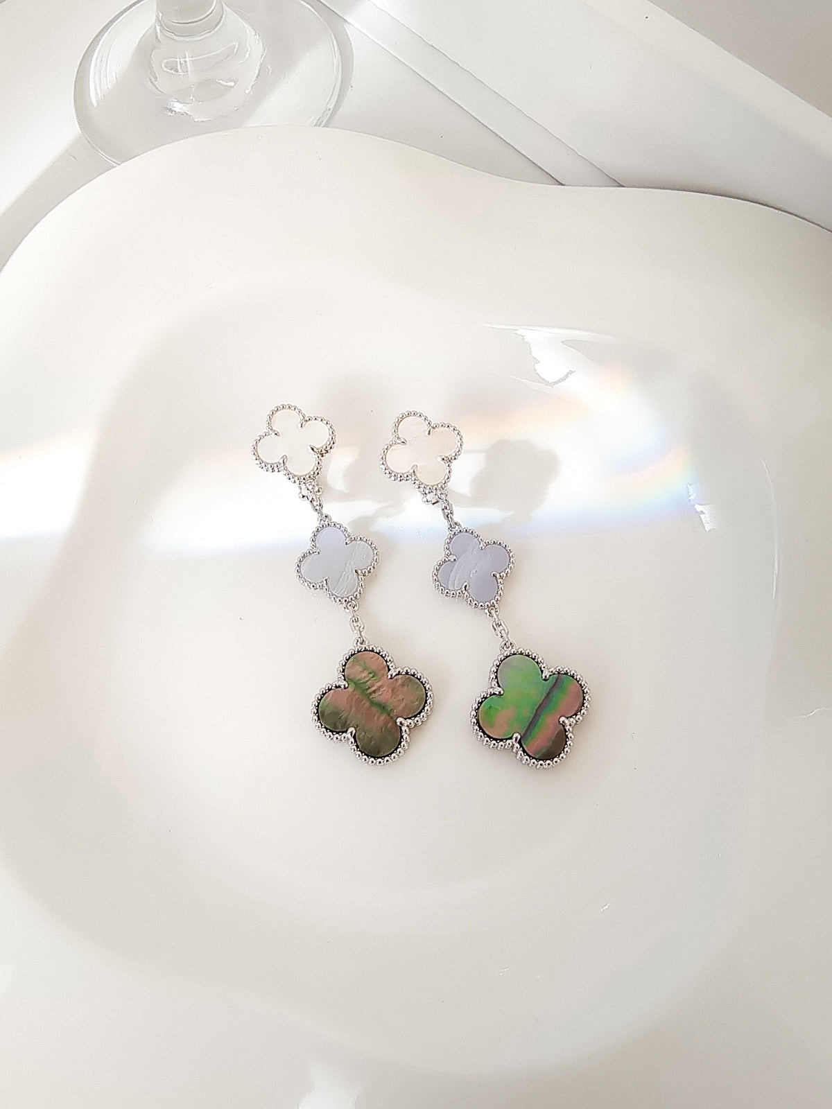 [Riva Jewelry ]CLOVER 3 MOTIFS CHALCEDONY DARK MOP SILVER EARRINGS