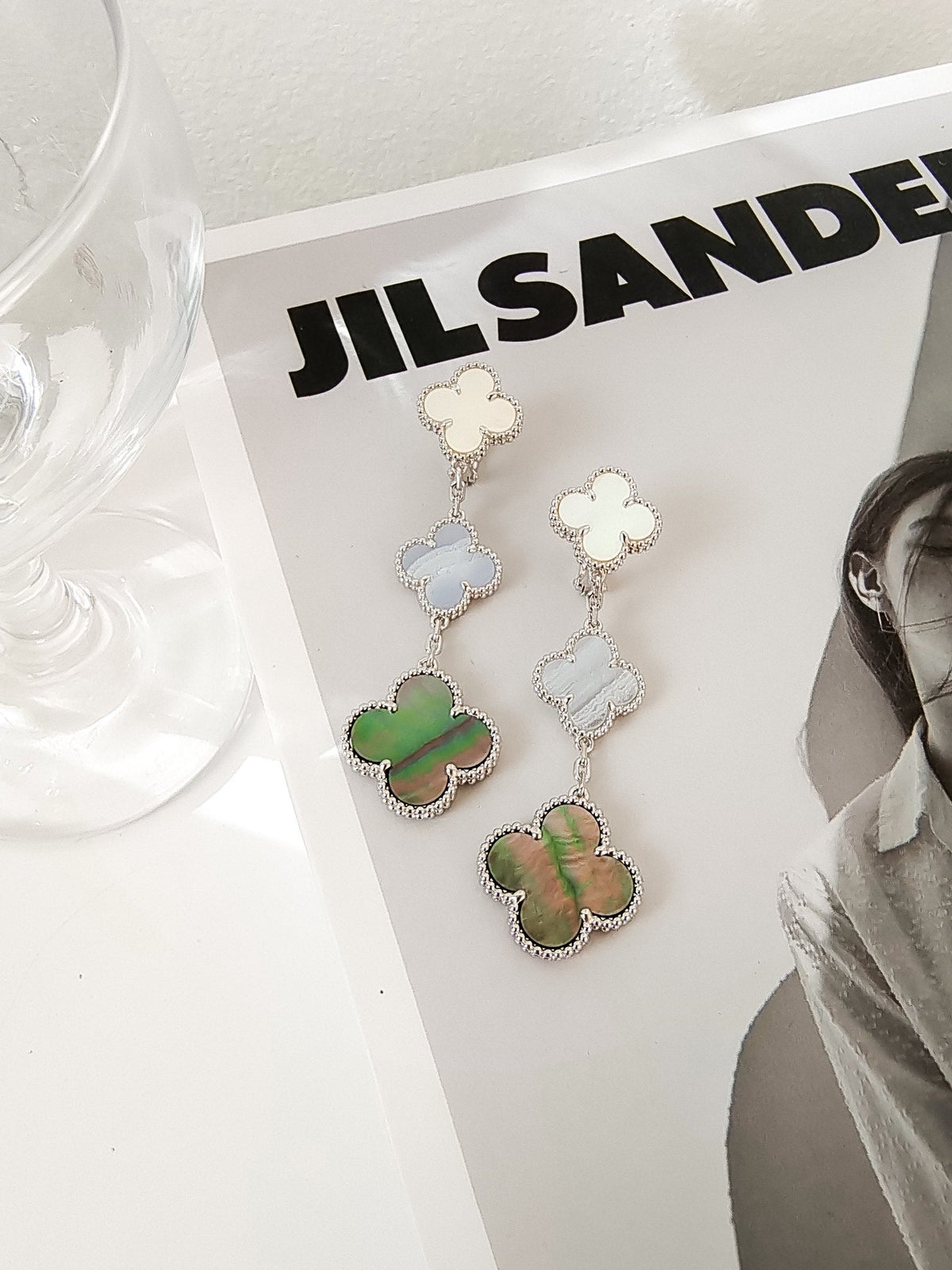 [Riva Jewelry ]CLOVER 3 MOTIFS CHALCEDONY DARK MOP SILVER EARRINGS