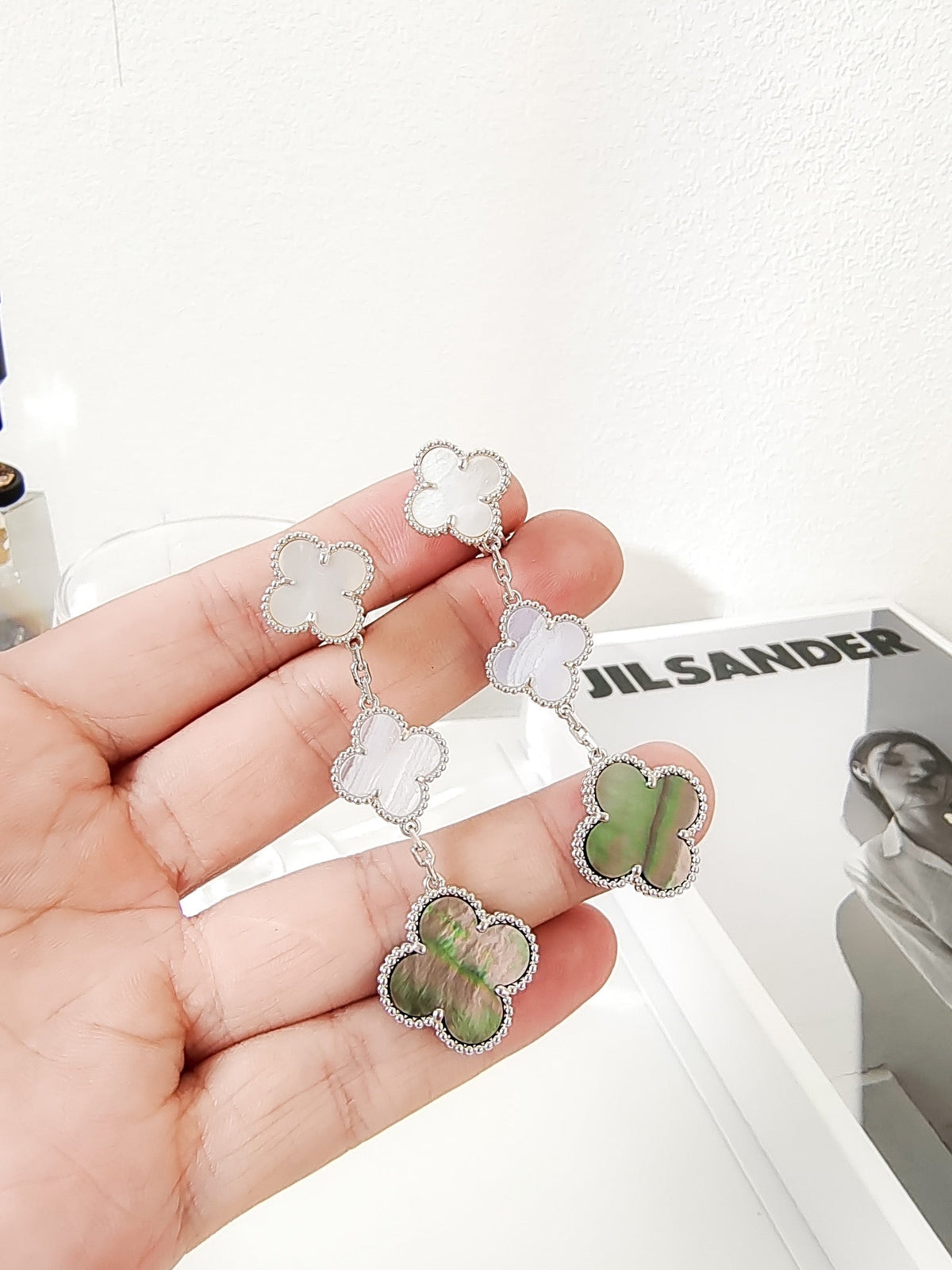 [Riva Jewelry ]CLOVER 3 MOTIFS CHALCEDONY DARK MOP SILVER EARRINGS