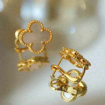 [Riva Jewelry ]CLOVER MEDIUM 1 MOTIFS  WHITE MOP STUD EARRINGS