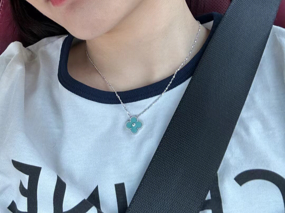 [Riva Jewelry ]CLOVER 1 DIAMOND LIGHT BLUE SILVER NECKLACE