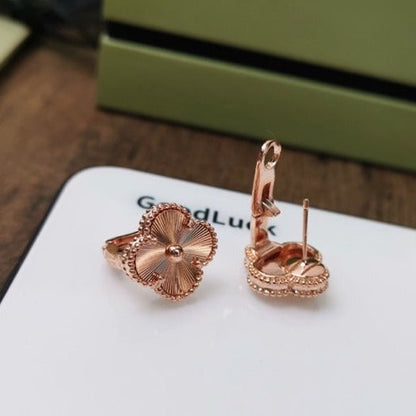 [Riva Jewelry ]CLOVER MEDIUM STUD EARRINGS