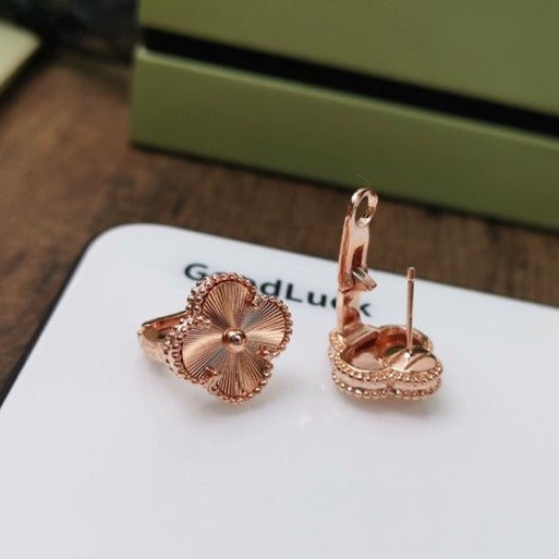 [Riva Jewelry ]CLOVER MEDIUM STUD EARRINGS