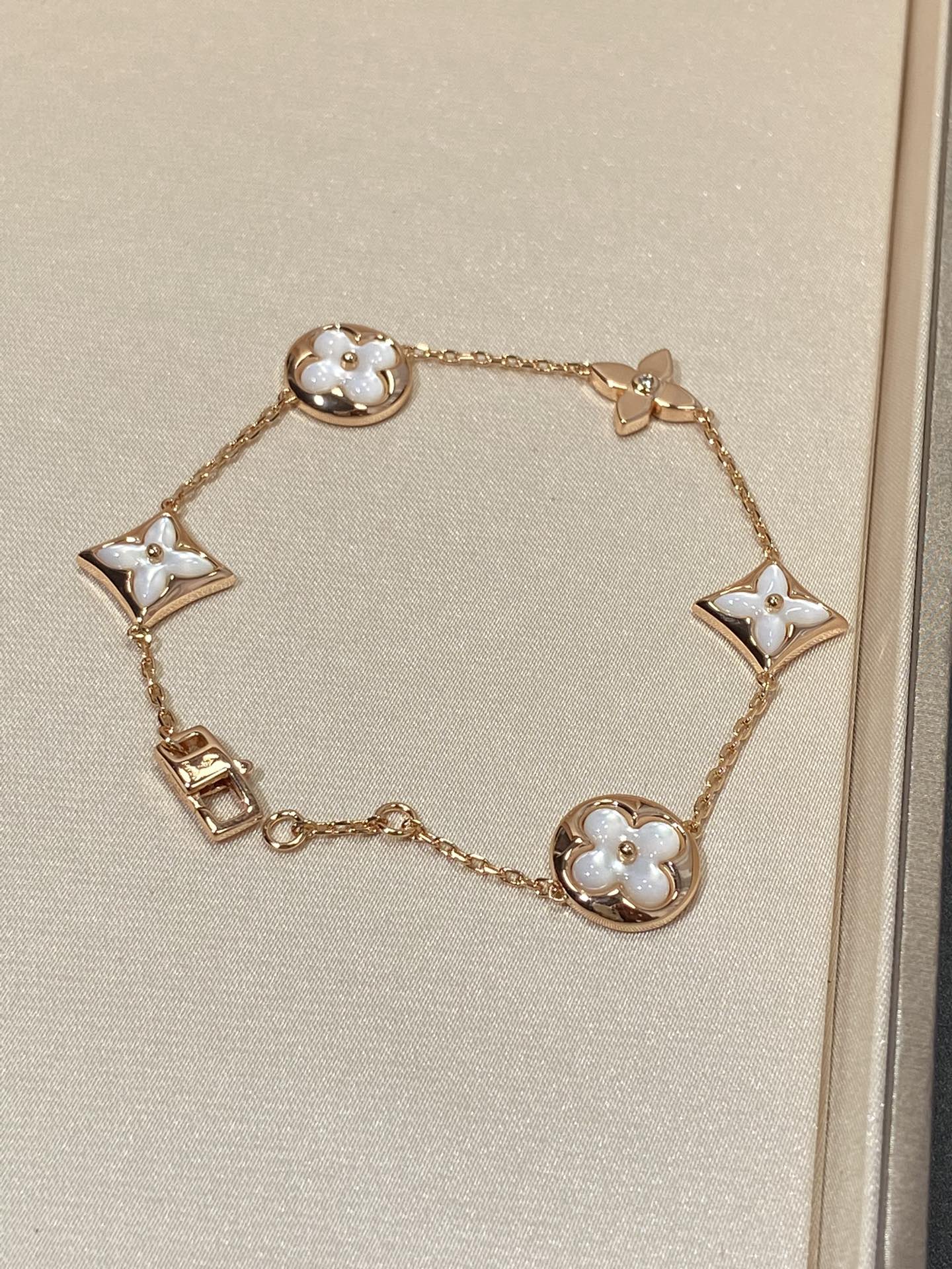 [Riva Jewelry]STERN- UND SONNENARMBAND MIT 5 MOTIVEN AUS MOP ROSÉGOLD