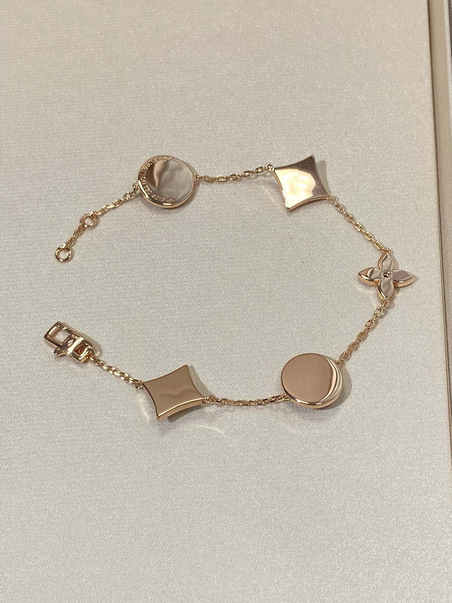 [Riva Jewelry]STERN- UND SONNENARMBAND MIT 5 MOTIVEN AUS MOP ROSÉGOLD
