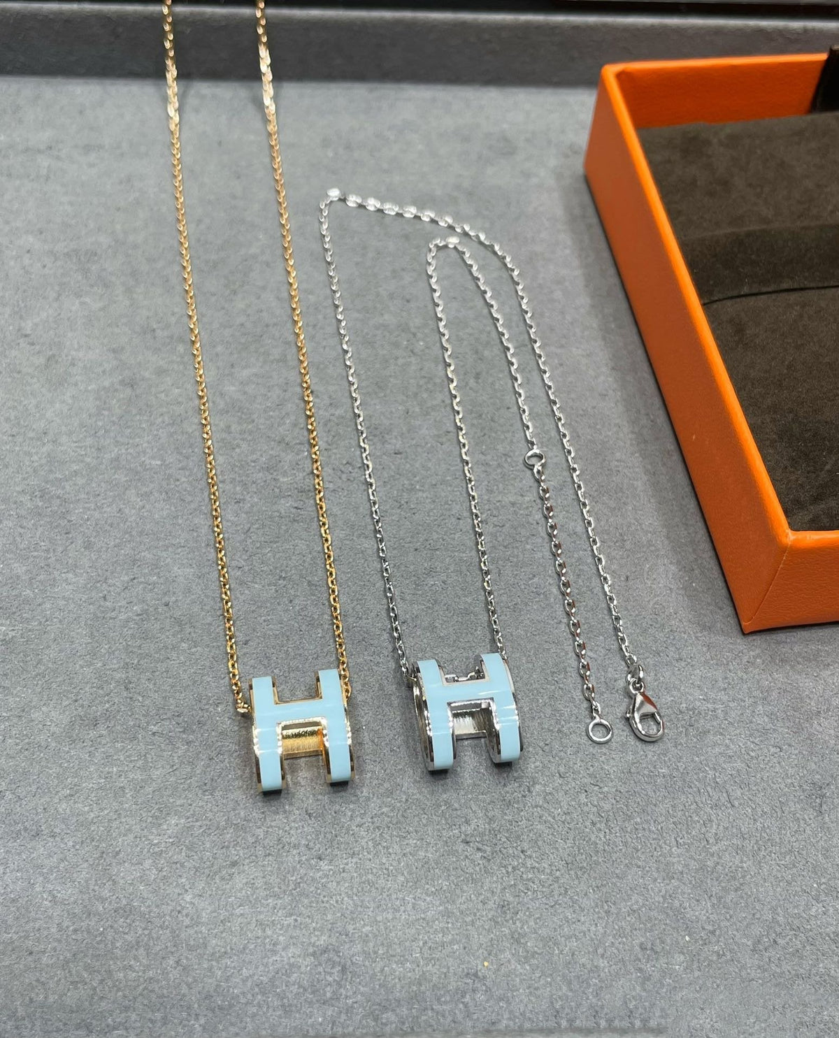 [Riva Jewelry ]POP H SKY BLUE NECKLACE