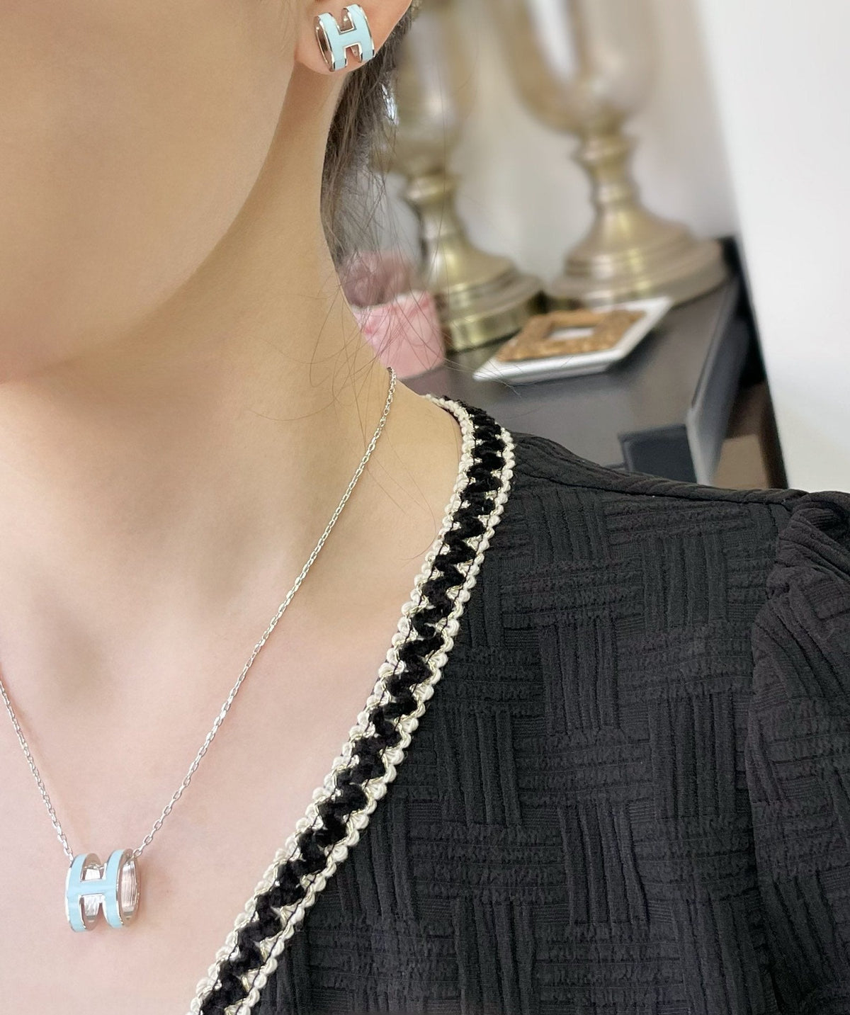 [Riva Jewelry ]POP H SKY BLUE STUD EARRINGS