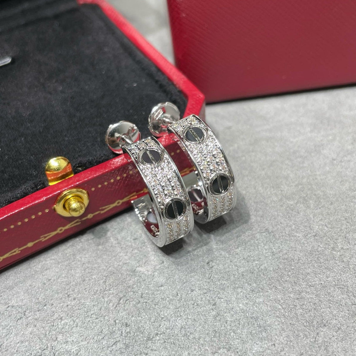 [Riva Jewelry ]LOVE CERAMIC DIAMOND PAVED SILVER EARRINGS