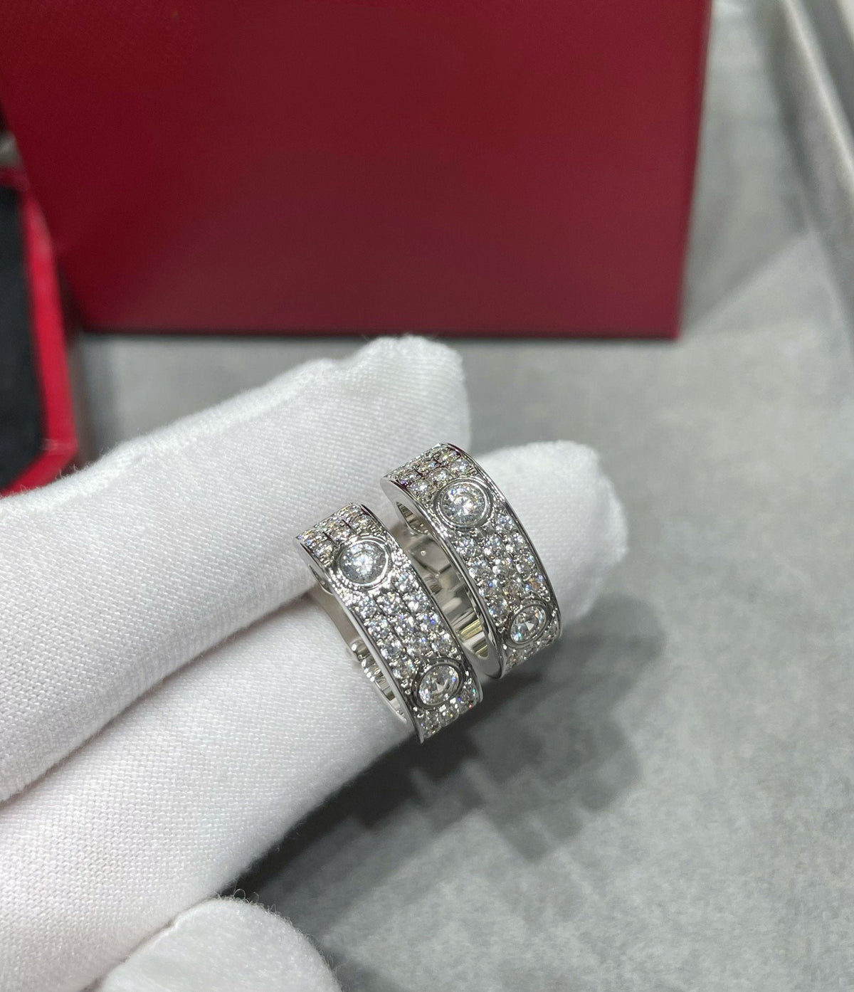 [Riva Jewelry ]LOVE 5.5MM DIAMOND PAVED EARRINGS