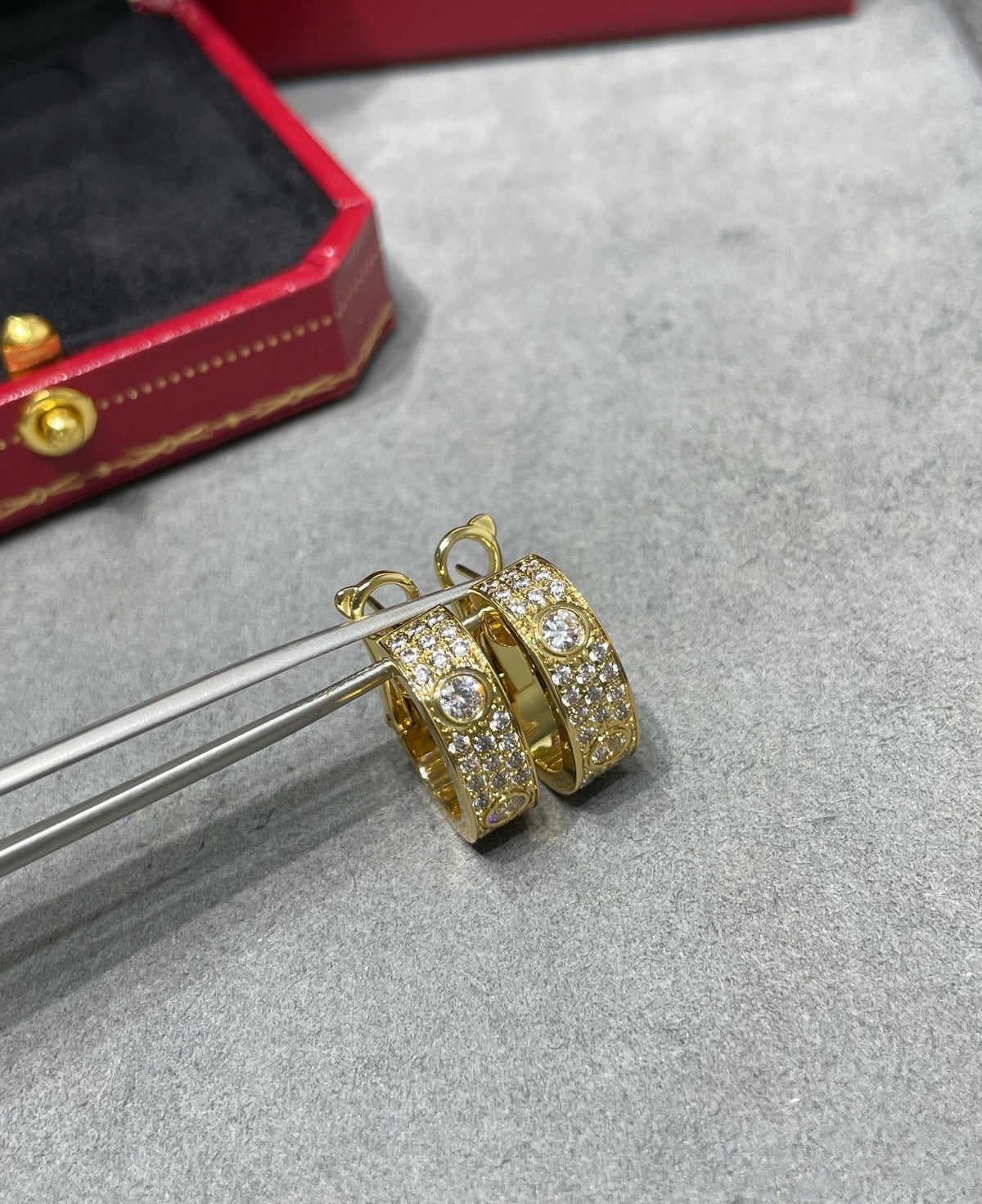 [Riva Jewelry ]LOVE 5.5MM DIAMOND PAVED EARRINGS