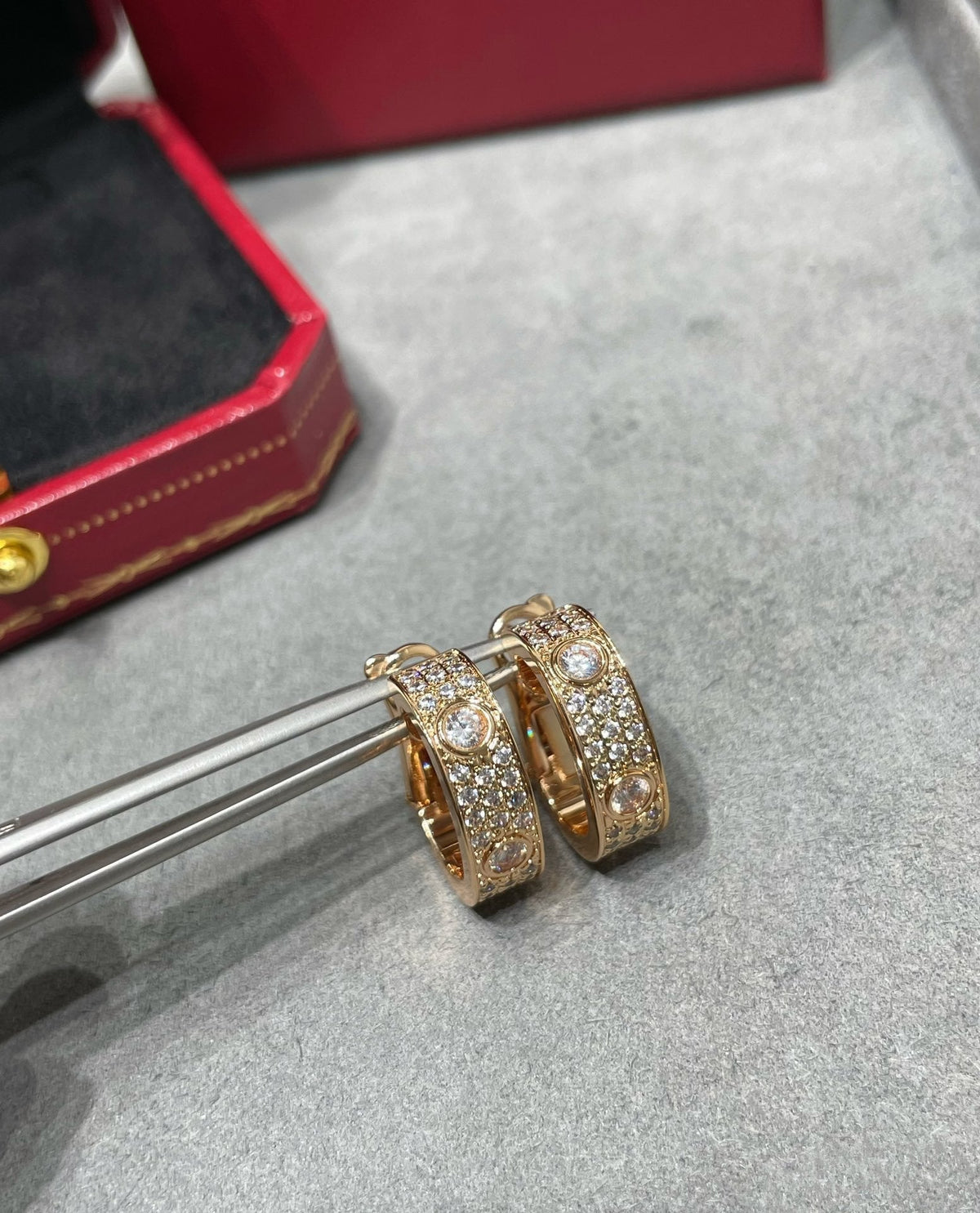 [Riva Jewelry ]LOVE 5.5MM DIAMOND PAVED EARRINGS