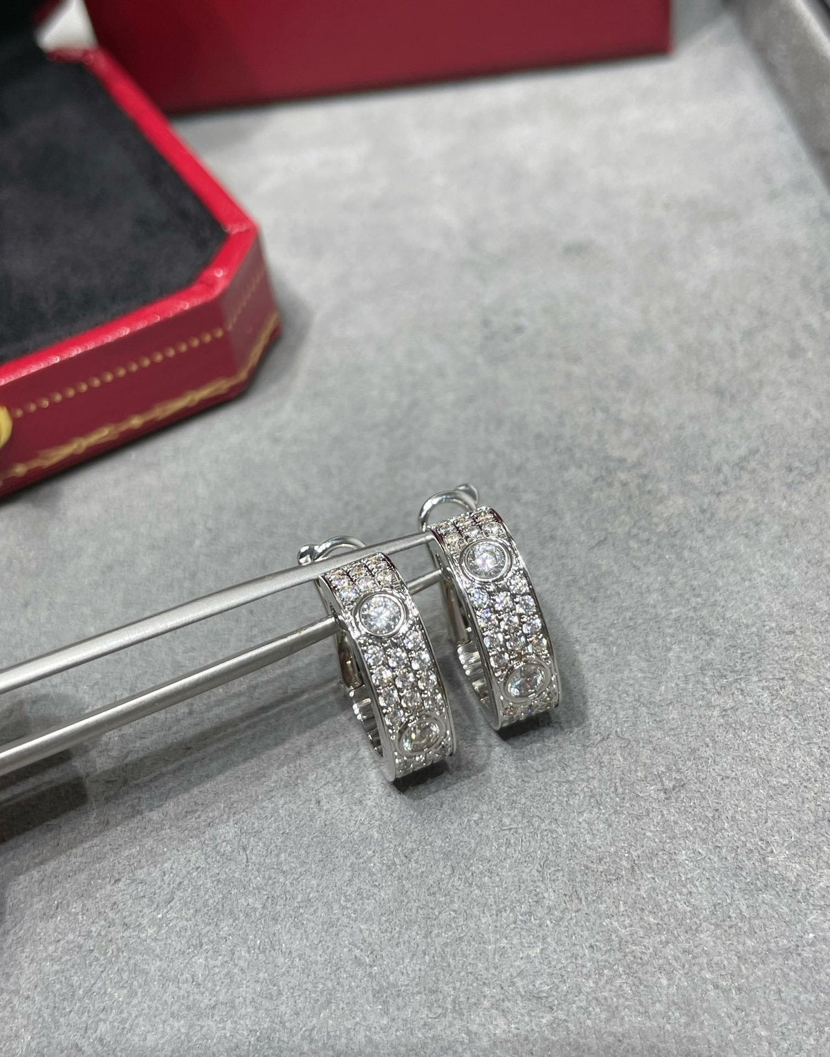 [Riva Jewelry ]LOVE 5.5MM DIAMOND PAVED EARRINGS